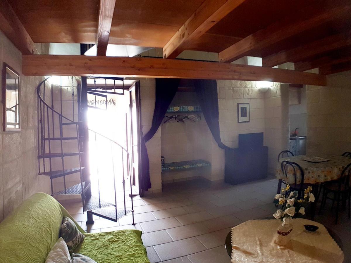 Oikia Vacanze Uggiano La Chiesa Casa Dante Екстериор снимка